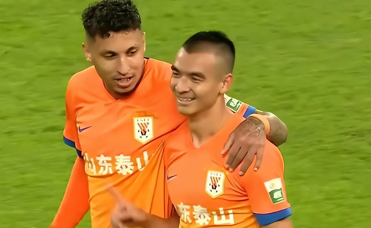 山东泰山的, 赛后韩鹏不 山东泰山的, 赛后韩鹏不