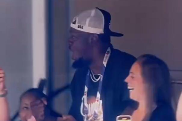 一个在这个 一个在这个